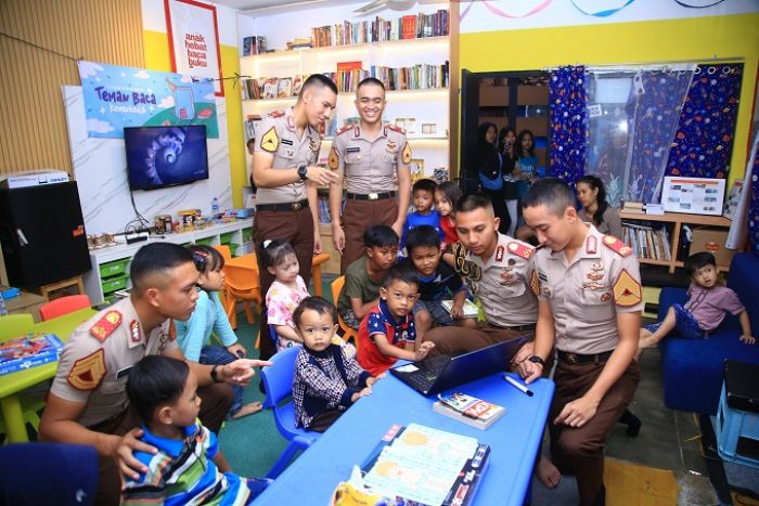 Taruna Akpol Peduli Anak Jalanan: Beri Motivasi & Ajari Baca Tulis Menghitung