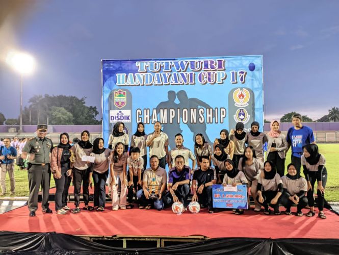 Tim Bola Putri SMAN 1 Rancah Sabet Juara 1 Tut Wuri Handayani Cup ke-17