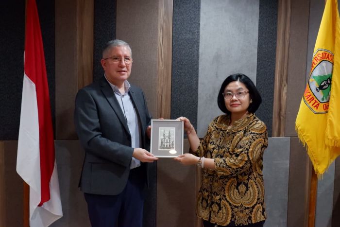 Universitas Moestopo & Kedutaan Besar Ekuador Mendekat