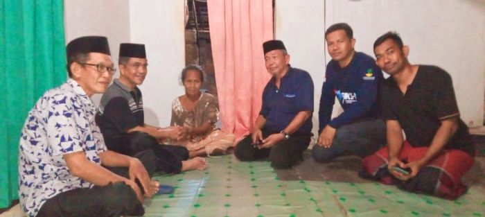 Wabup Selayar Serahkan Bantuan kepada Lansia di Kembang Ragi