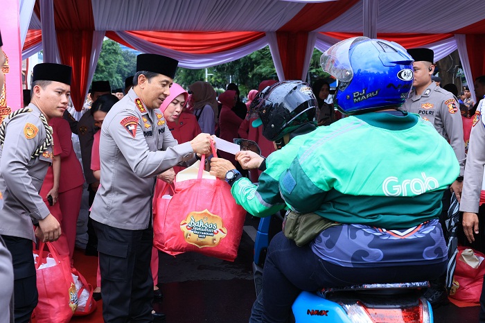 Wakapolri Komjen Pol Ahmad Dofiri Hadiri Bazar Presisi & Bagikan Paket Baksos
