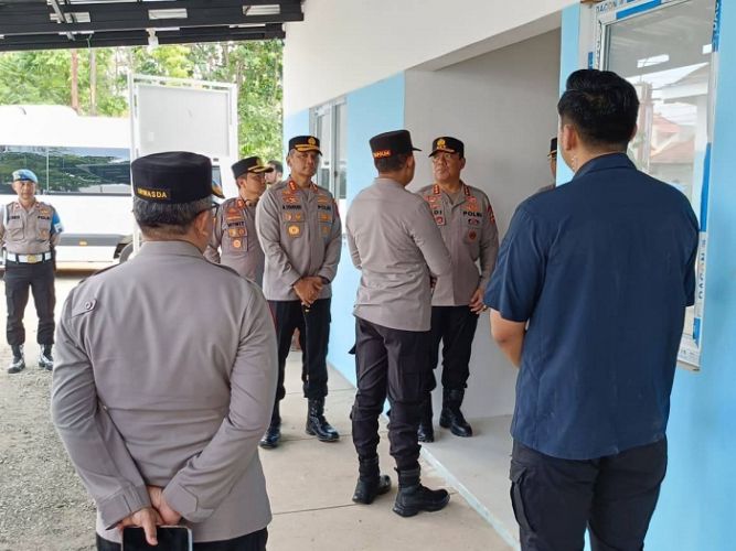 Wakapolri  Komjen Pol Dedi Prasetyo Tinjau Pembangunan SPPG di Aspol Gedawang Semarang