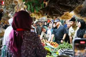 Ahmad Luthfi Turun Langsung ke Pasar Bunder, Pastikan Pasokan Bahan Pokok Aman Jelang Lebaran