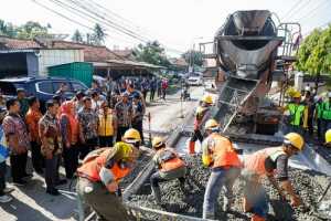 Dari Retak Bergelombang, Sekarang Jalan Sudah Mulus Terbentang: Refleksi Infrastruktur Jateng 2025