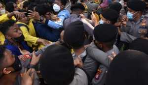 Demo Mahasiswa di Sejumlah Kota Menolak Kenaikan Harga BBM