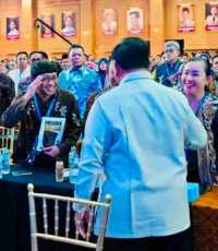 Prabowo Ajak Rektor dan Dosen Inovasi Mobil Listrik Nasional