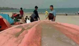 “Seperti Makan Pasir”: Warga Curugbitung Rasakan Dampak Abu Anak Krakatau