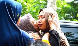 Setibanya di Kediaman Mertua, Fafa Nur Azila Tak Kuat Menahan Tangis Duka Kepedihan Suami Berpulang di Medan Tugas